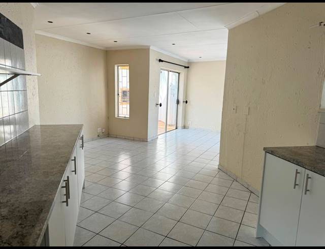 2 BEDROOM TOWNHOUSE FOR SALE IN CELTISDAL